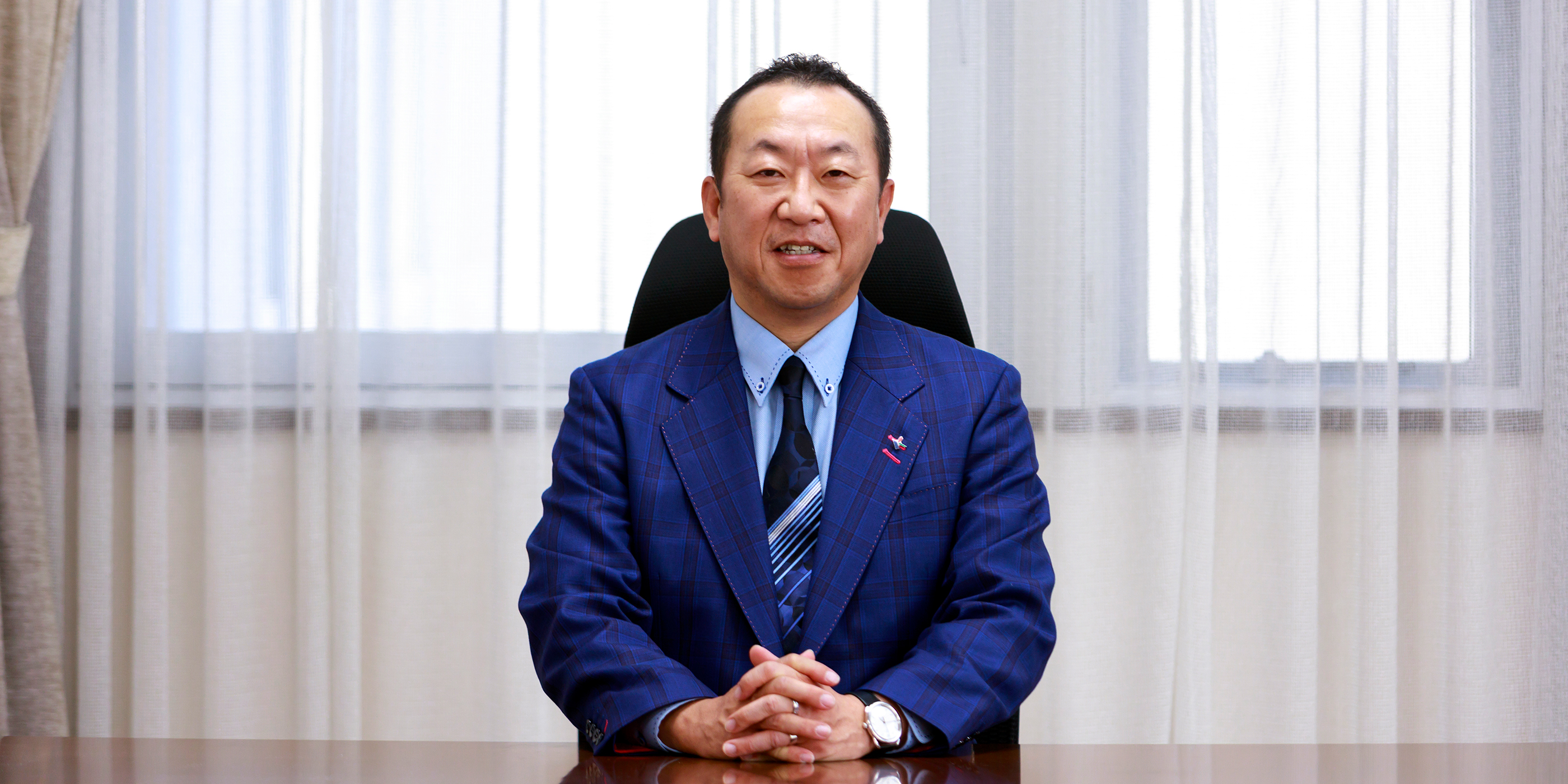 コームラ三代目社長、鴻村 健司です。